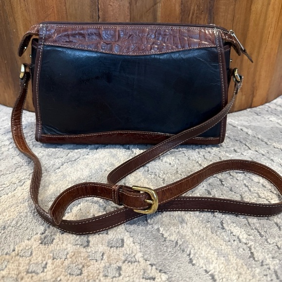 Vintage Leather Carlo Amboldi Black/Brown Crossbody Bottom Studs Smooth P - Picture 1 of 10